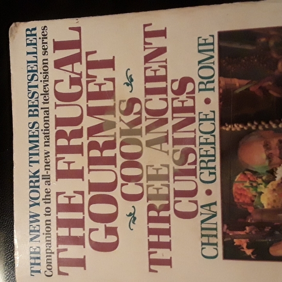♥️ANTIQUE MUST READ♥️Frugal Gourmet Cooks - Three Ancient Cuisines - Picture 2 of 7